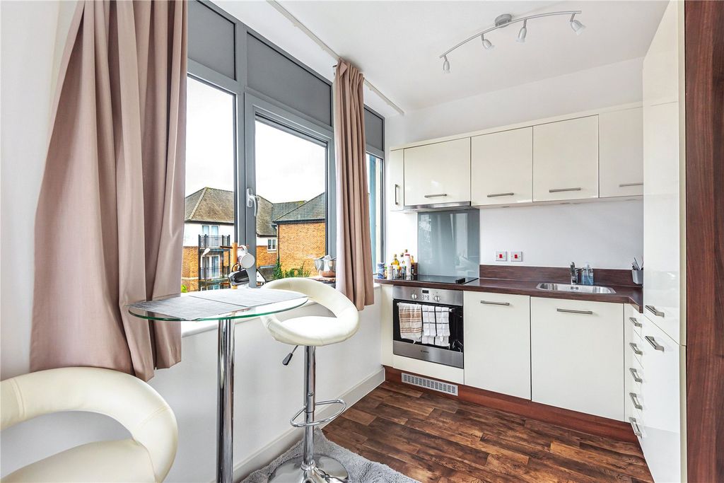 Property photo 1 of 6 Kitchen Diner