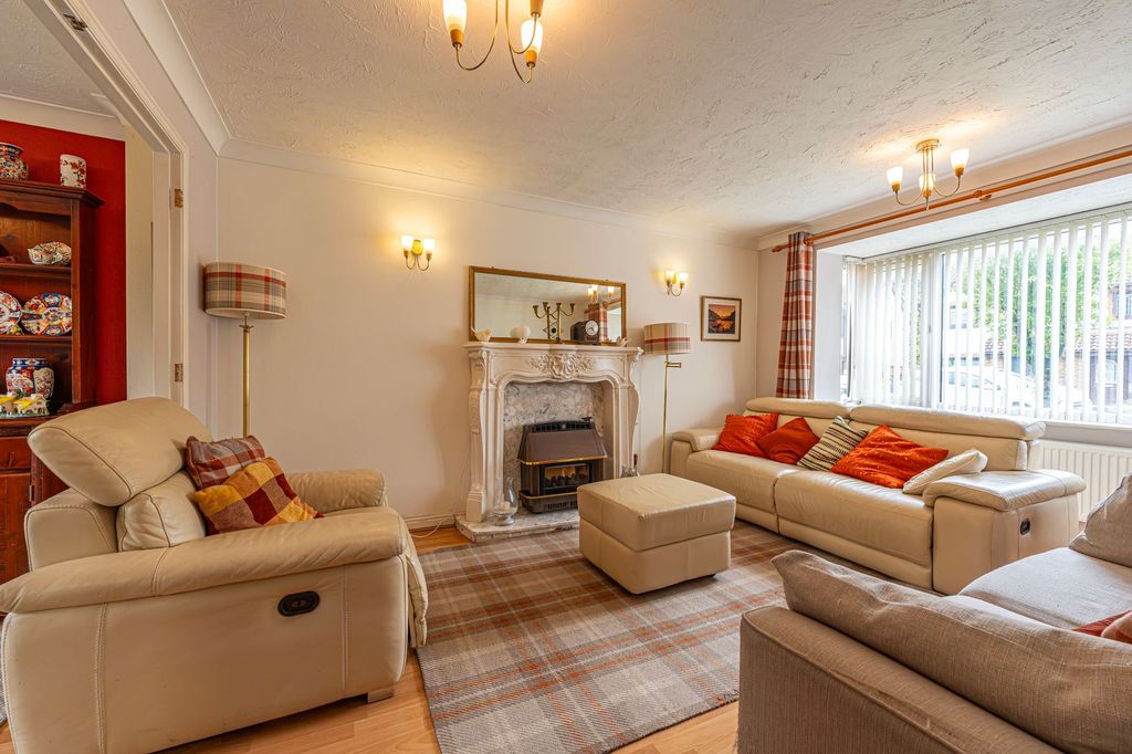 Property photo 3 of 39