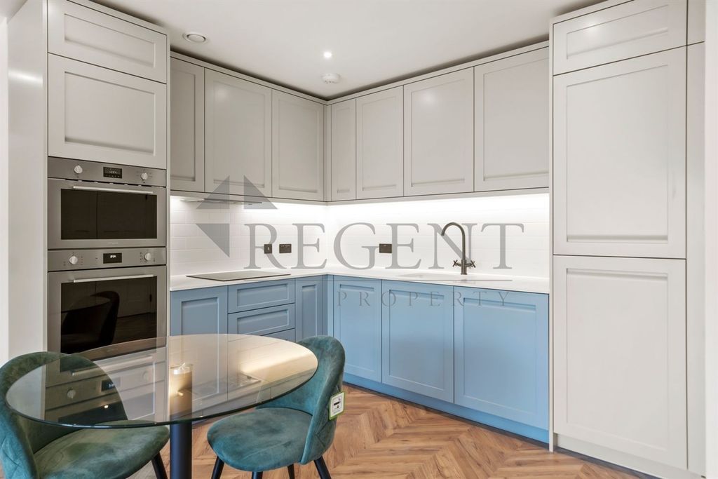 Property photo 3 of 6 Kitchen