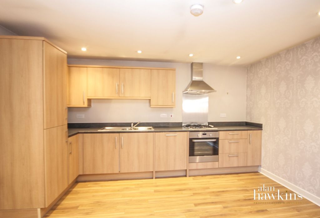 Property photo 3 of 7 Lrg_Kitchen-2