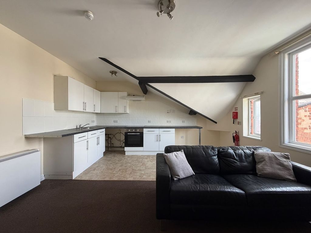 Property photo 3 of 10 Lounge Kitchen