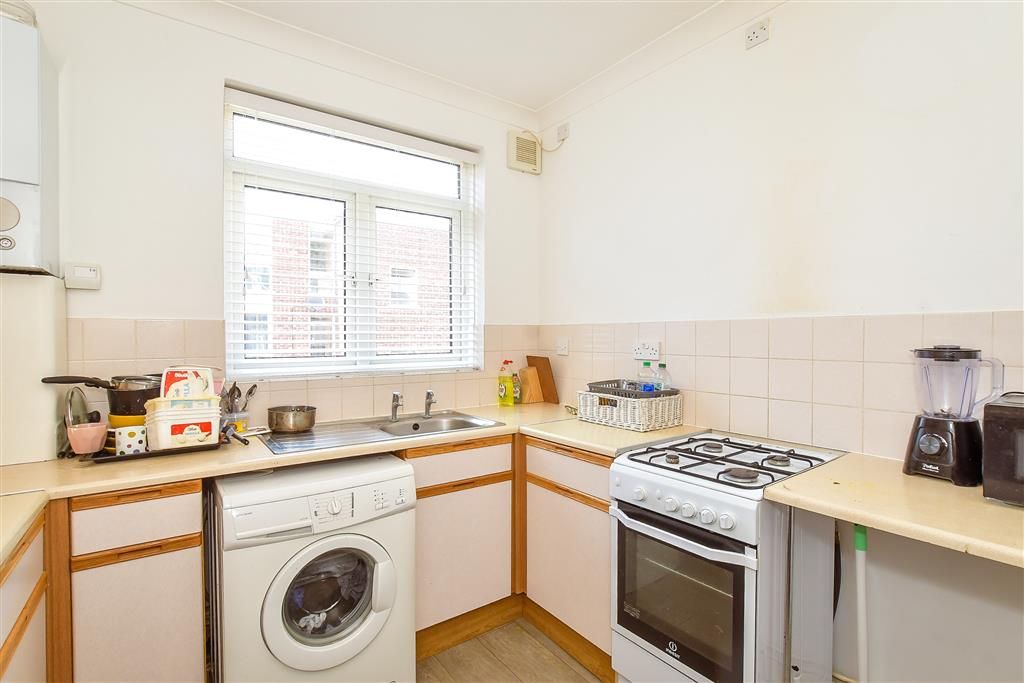 Property photo 2 of 7 Kitchen