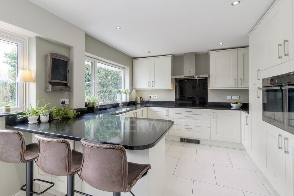 Property photo 3 of 24