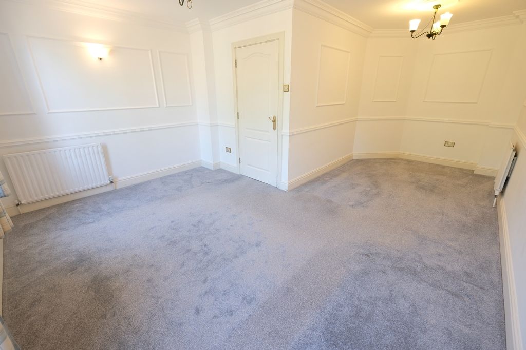 Property photo 3 of 17 Sitting/Dining Room