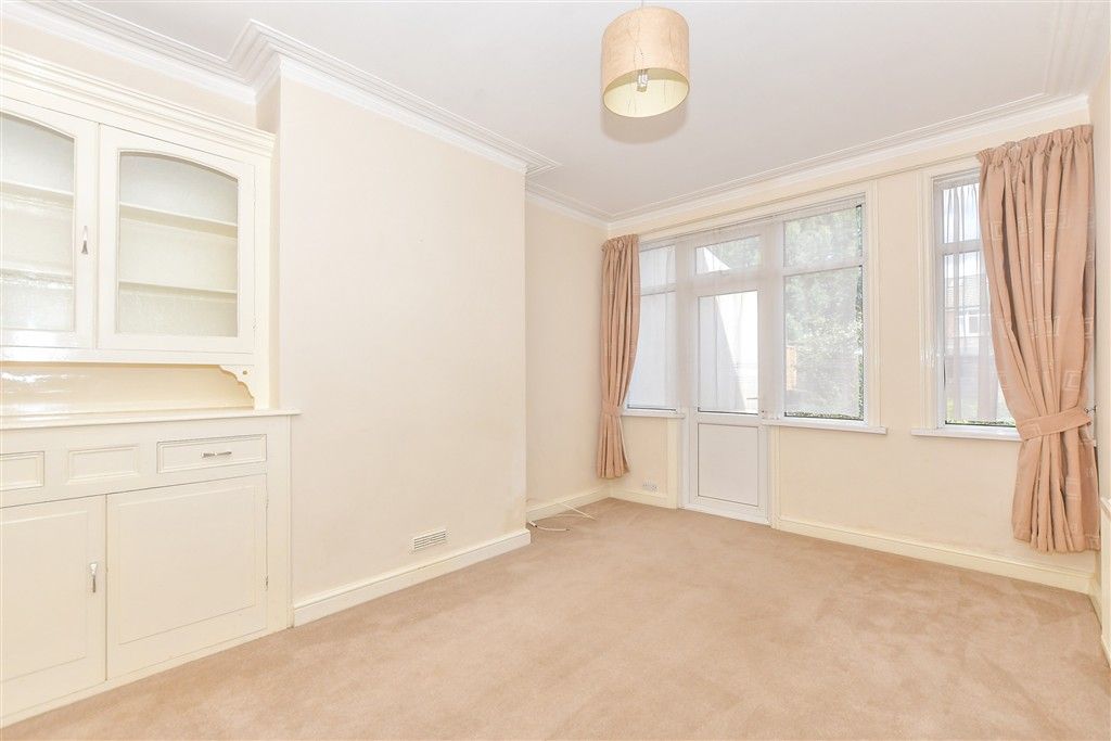 Property photo 3 of 11 Dining Room