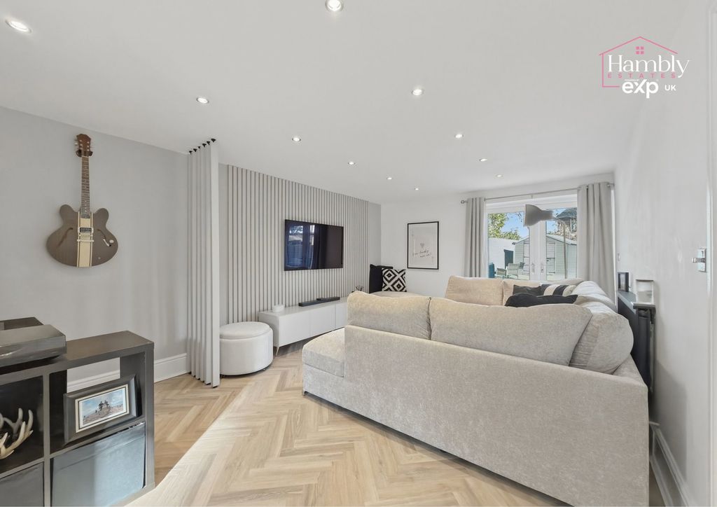 Property photo 2 of 18