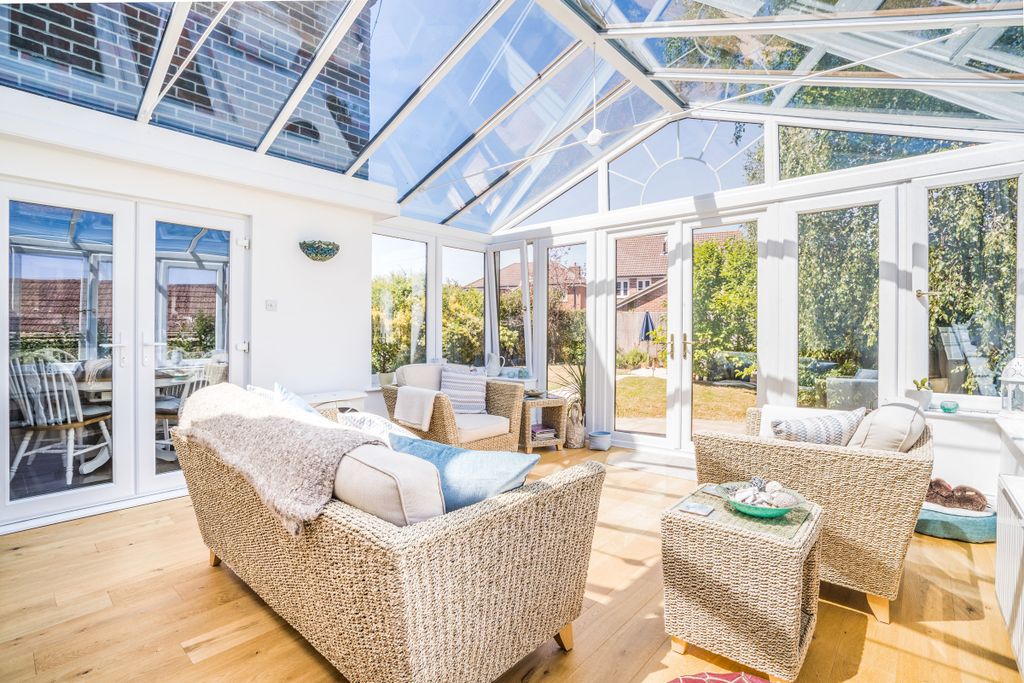 Property photo 2 of 8 Conservatory