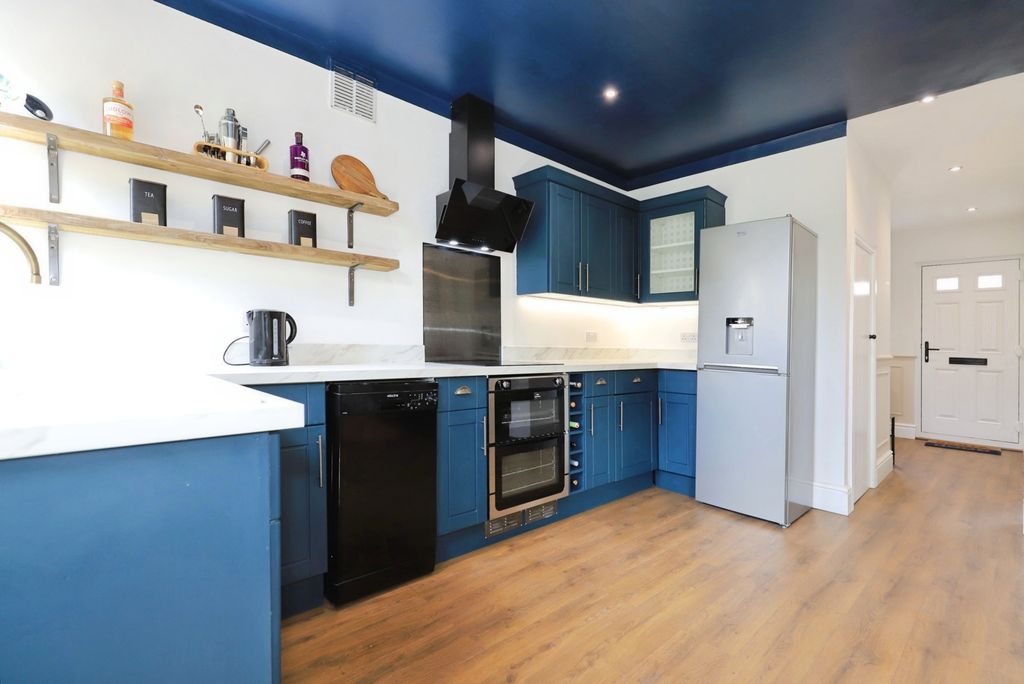 Property photo 3 of 25 Pbox-Img.Jpg