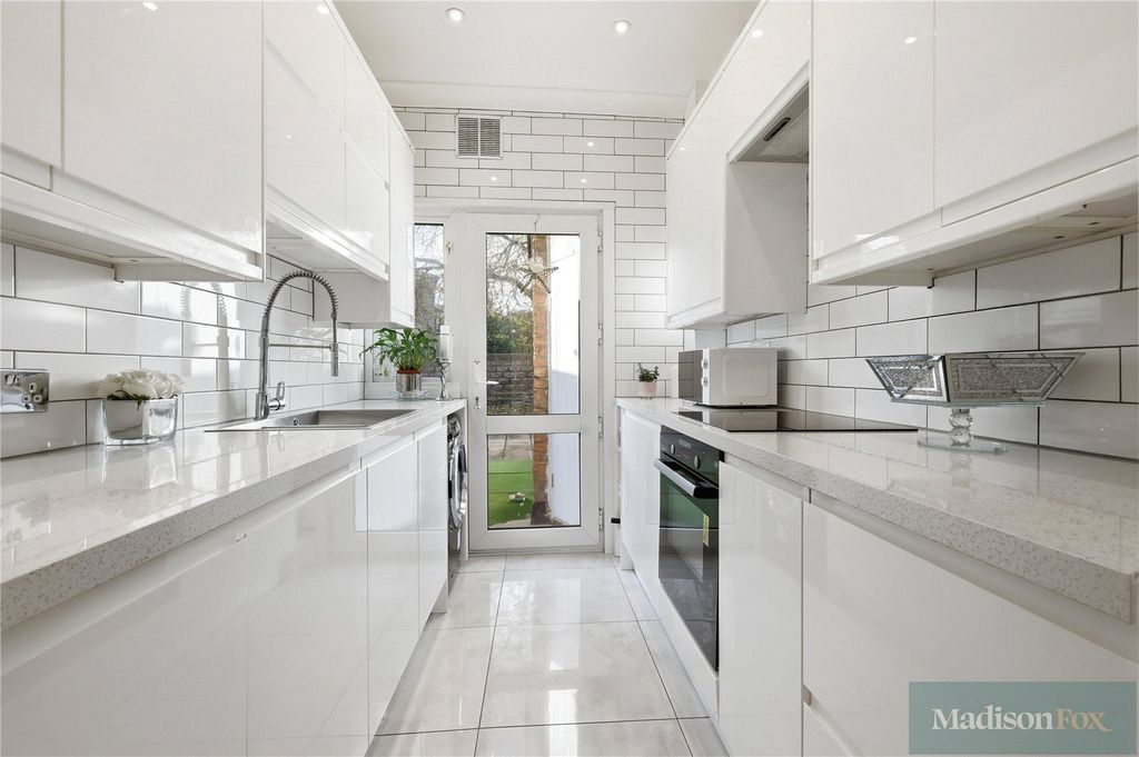 Property photo 3 of 24 Picture No. 16