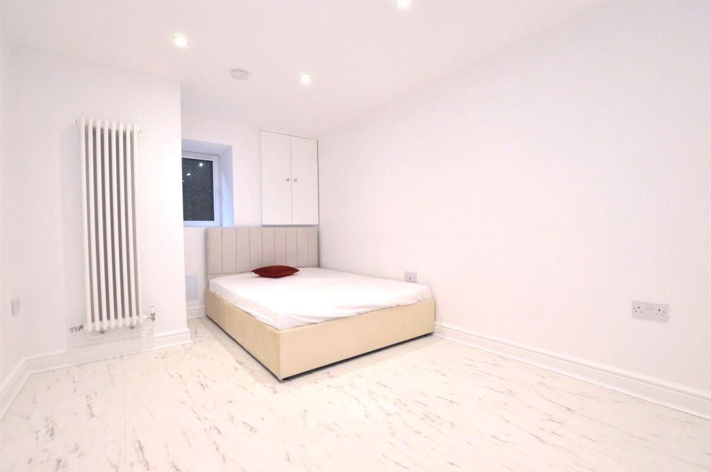 Property photo 3 of 9 Bedroom