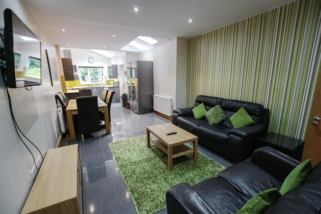Property photo 3 of 15 Open Plan Kitchen/ L