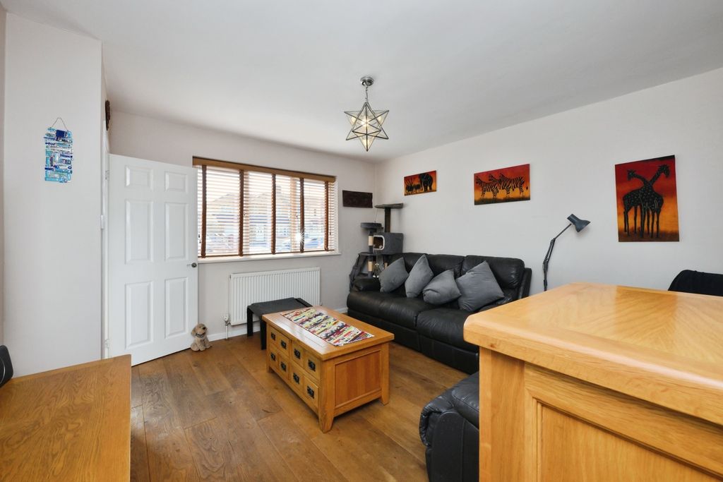 Property photo 3 of 18 Pbox-Img.Jpg