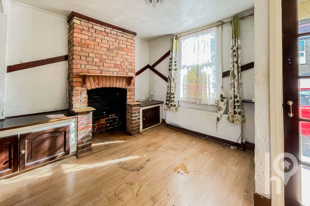 Property photo 2 of 12 Photo 3