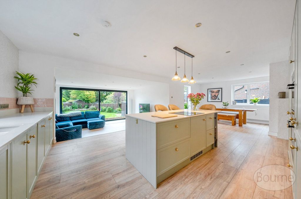 Property photo 2 of 24 Picture No. 93