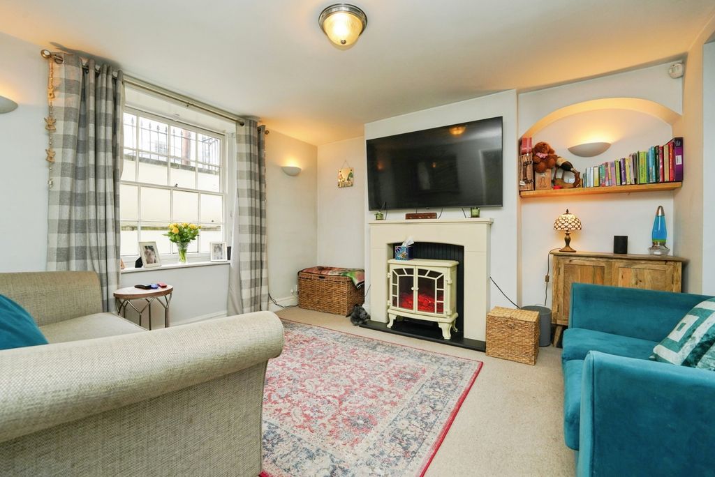 Property photo 2 of 12 Pbox-Img.Jpg