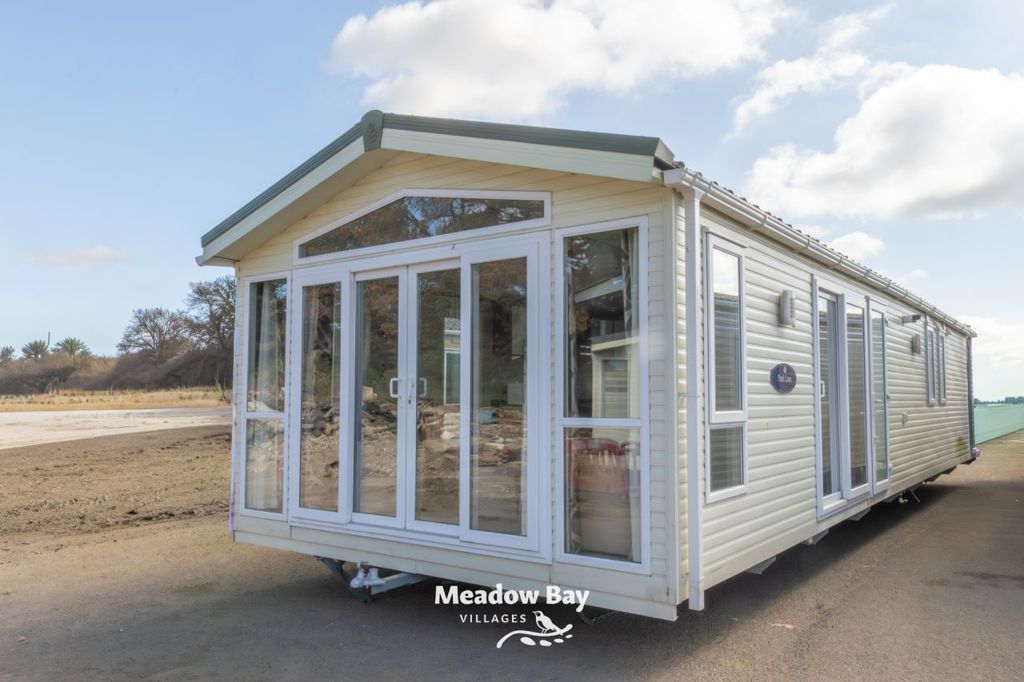 Property photo 1 of 16 2014 Pemberton Park Lane 2B 38.Jpg