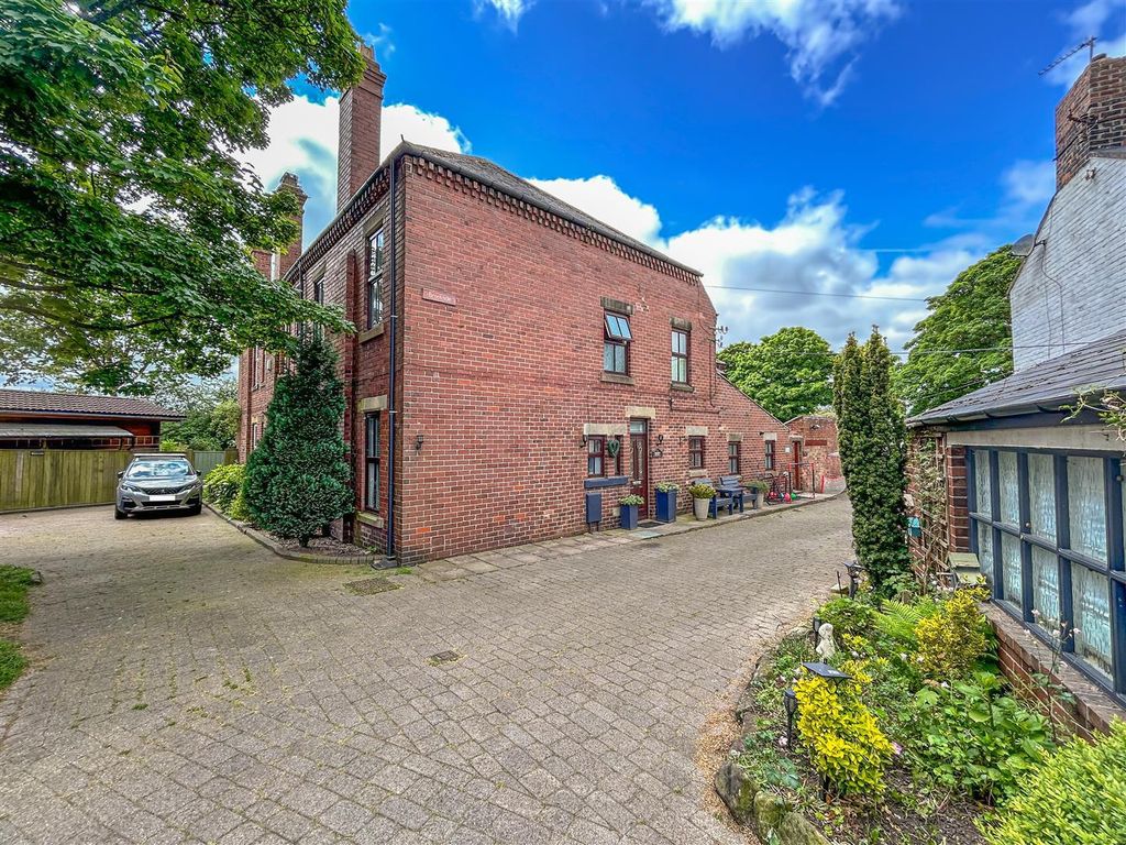 Property photo 1 of 16 Front External
