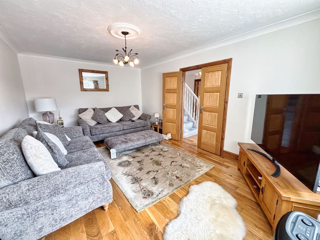 Property photo 2 of 34