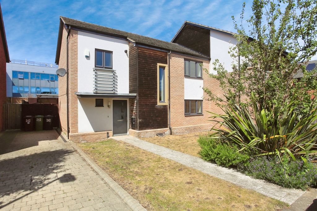 Property photo 1 of 18