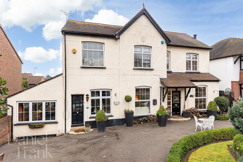 Property photo 2 of 43