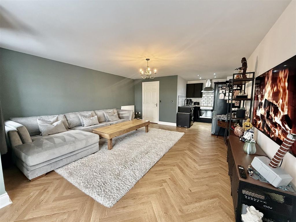 Property photo 2 of 10 Lounge