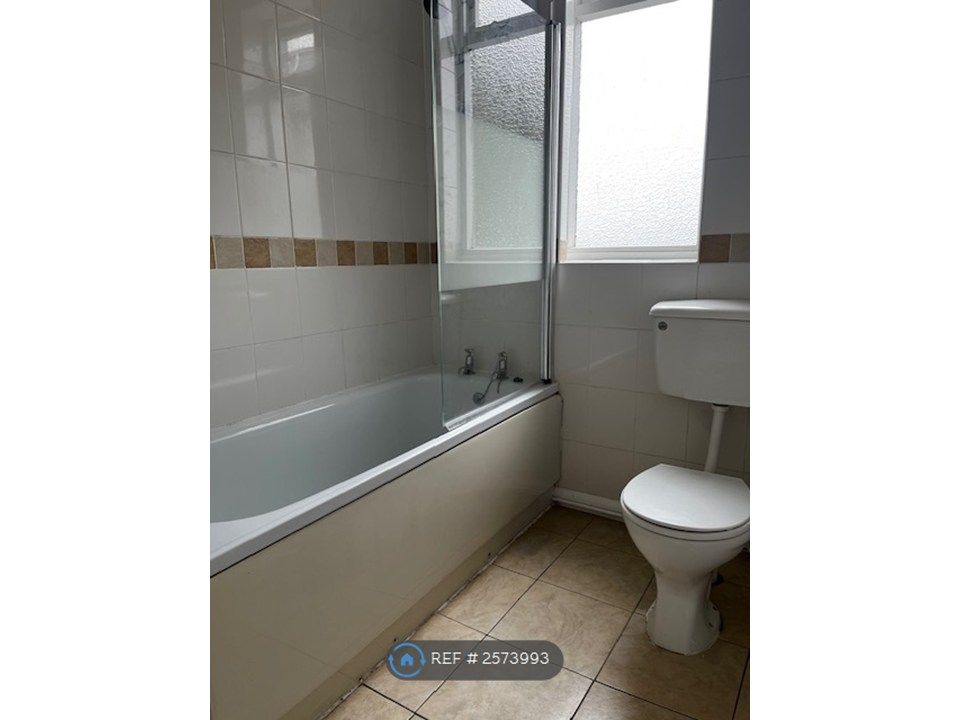 Property photo 3 of 13 Bathroom