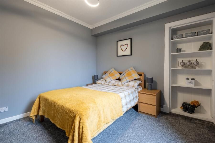 Property photo 3 of 10 Bedroom