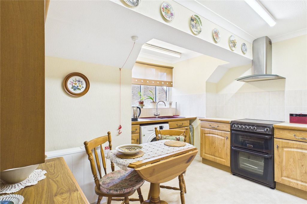 Property photo 2 of 9 Kitchen