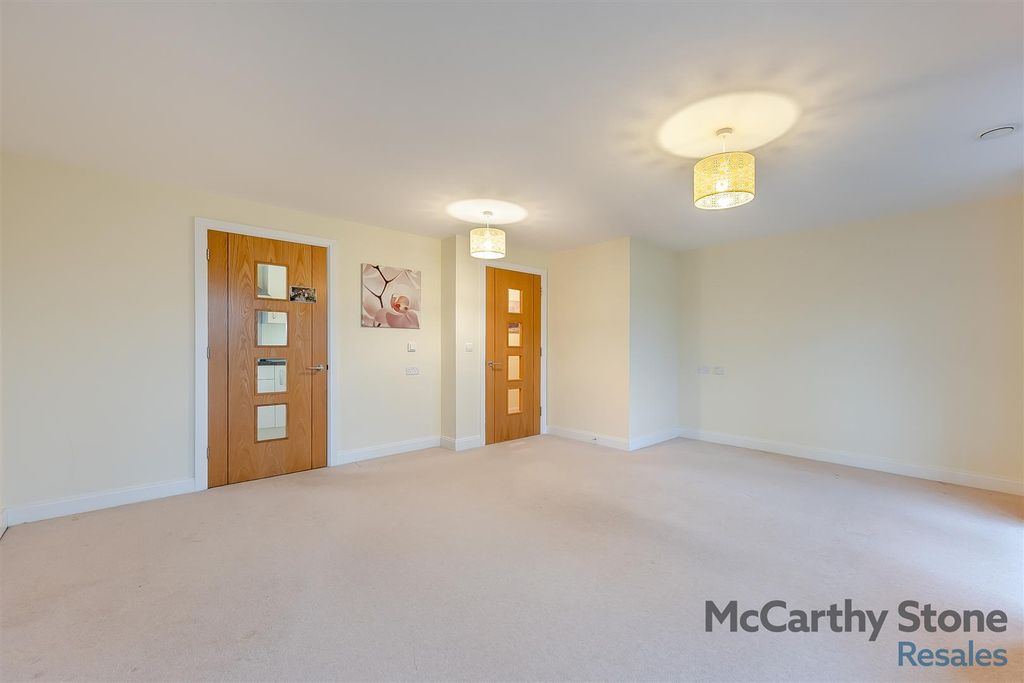 Property photo 3 of 37 8635986-Interior19.Jpg