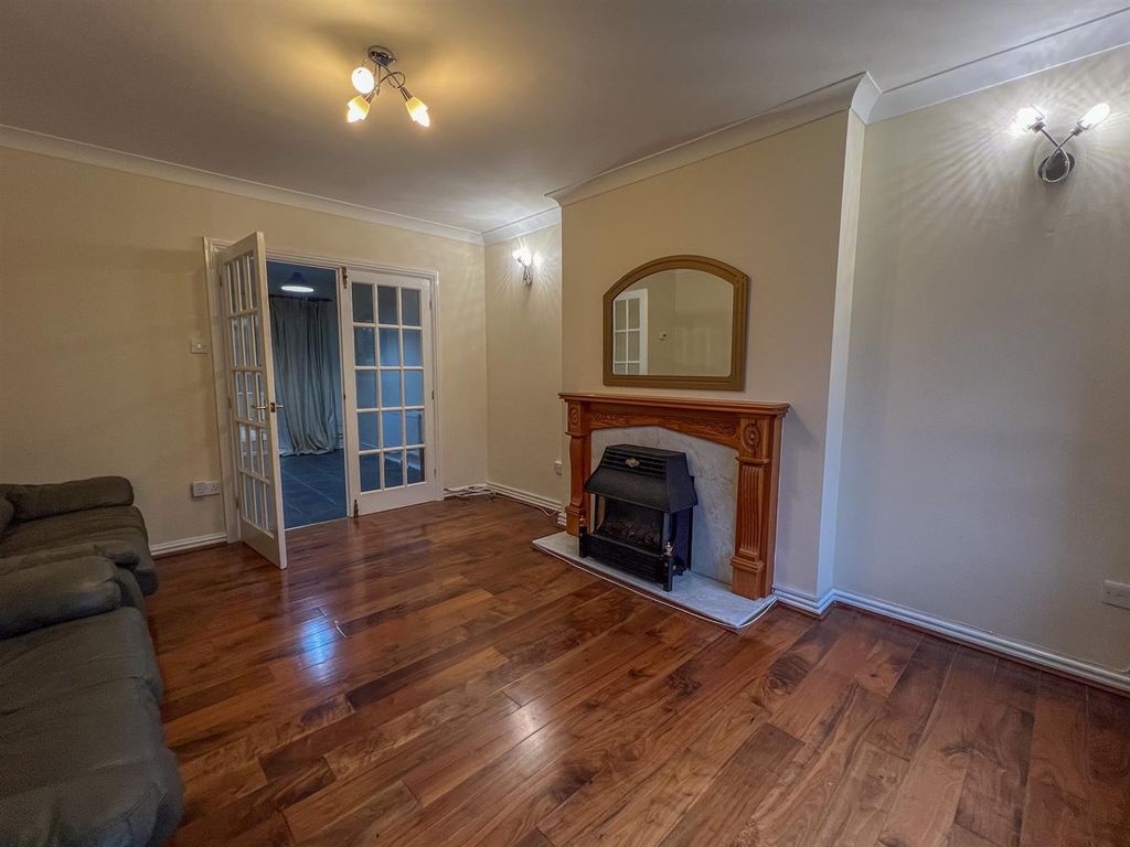 Property photo 2 of 24 18 Crovens Close-07.Jpg