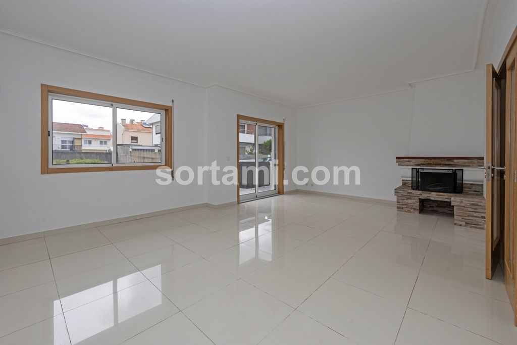 Property photo 3 of 47