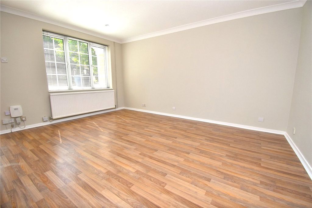 Property photo 2 of 11 Picture No. 27