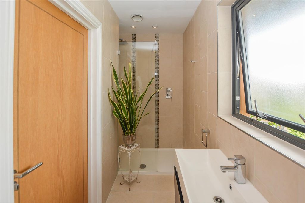 Additional image 10 of 2 bed flat for saleNew Road, Brentwood CM14