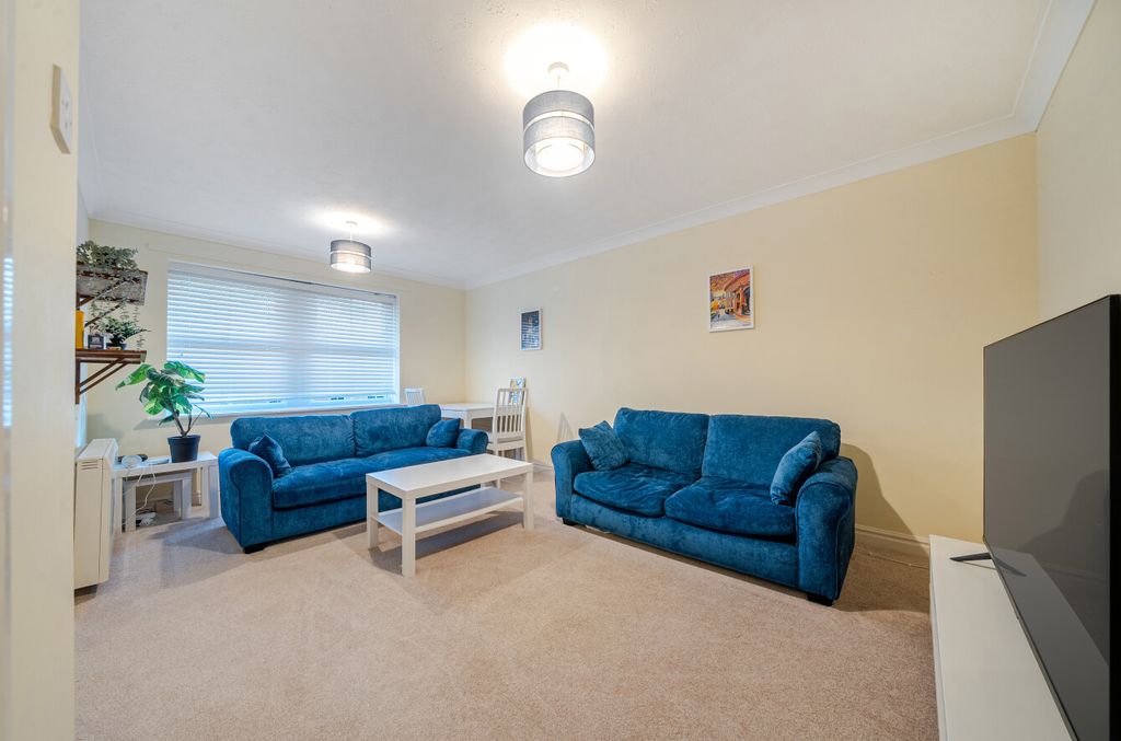 Property photo 2 of 9 1385739-3-6929c12...