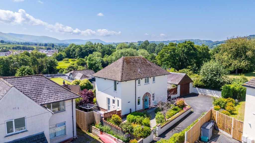 Property photo 1 of 18