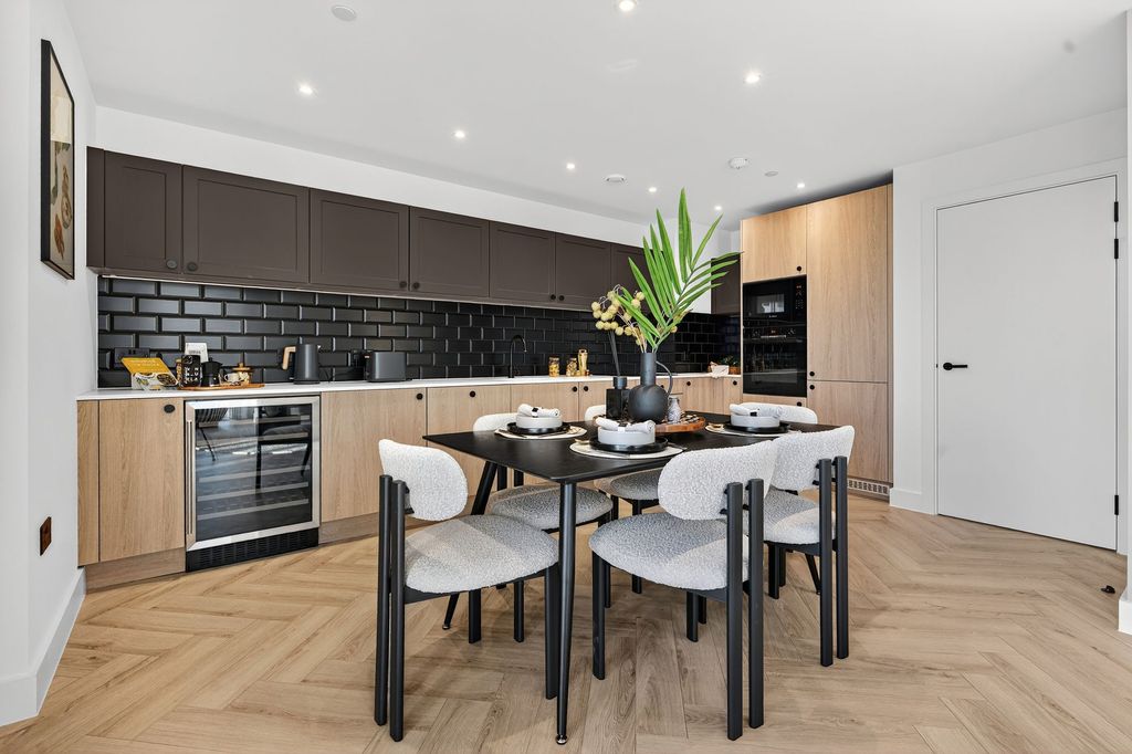 Property photo 2 of 42