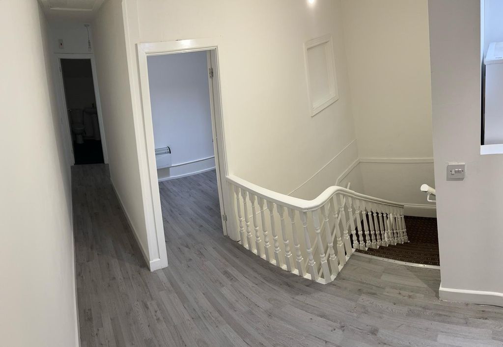 Property photo 2 of 11 Entrance