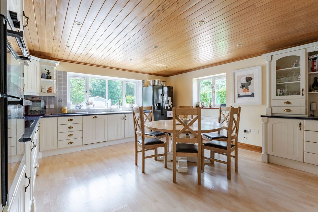 Property photo 3 of 33