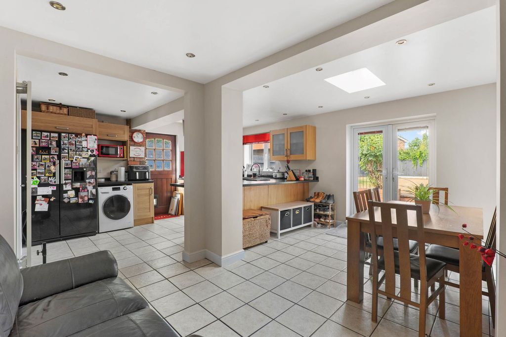 Property photo 3 of 12