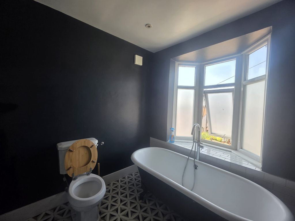 Property photo 1 of 16 Room