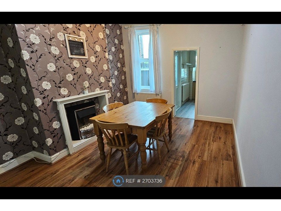 Property photo 3 of 10 Dining Room