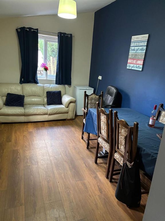 Property photo 3 of 17 727 Chester Road A .Jpg