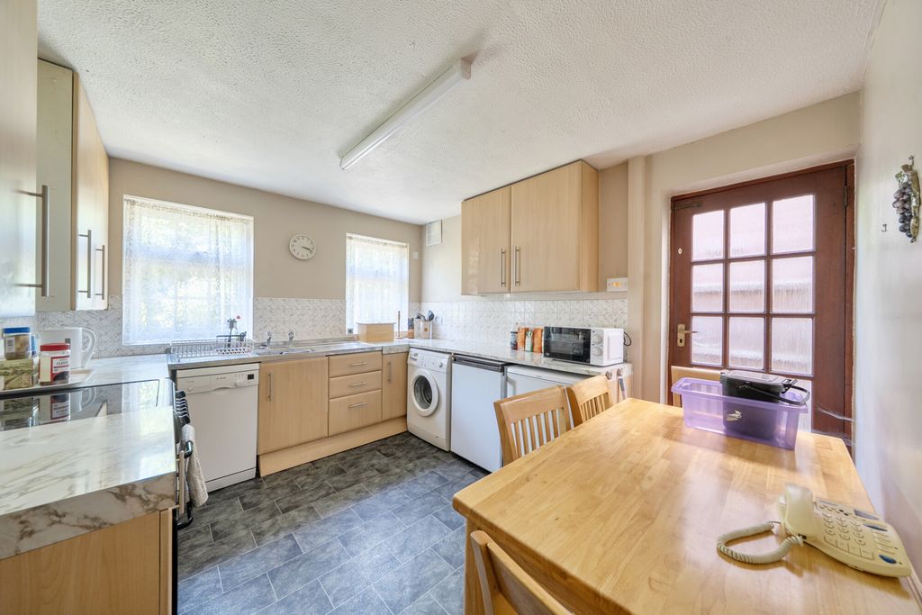 Property photo 2 of 20 1469036-9-6A170c4...