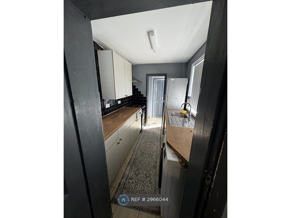 Property photo 1 of 5 Kitchen