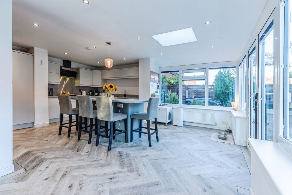 Property photo 2 of 26 Pbox-Img.Jpg