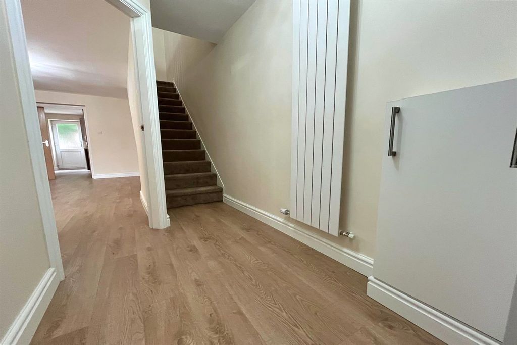 Property photo 2 of 17 Entrance Hall