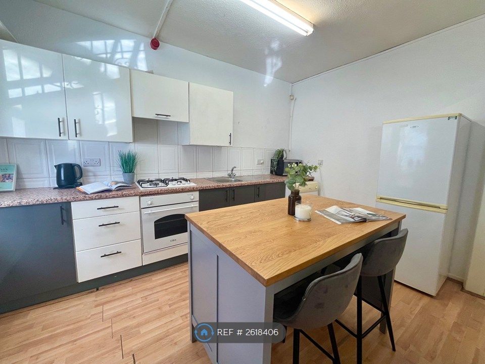 Property photo 3 of 21 Kitchen