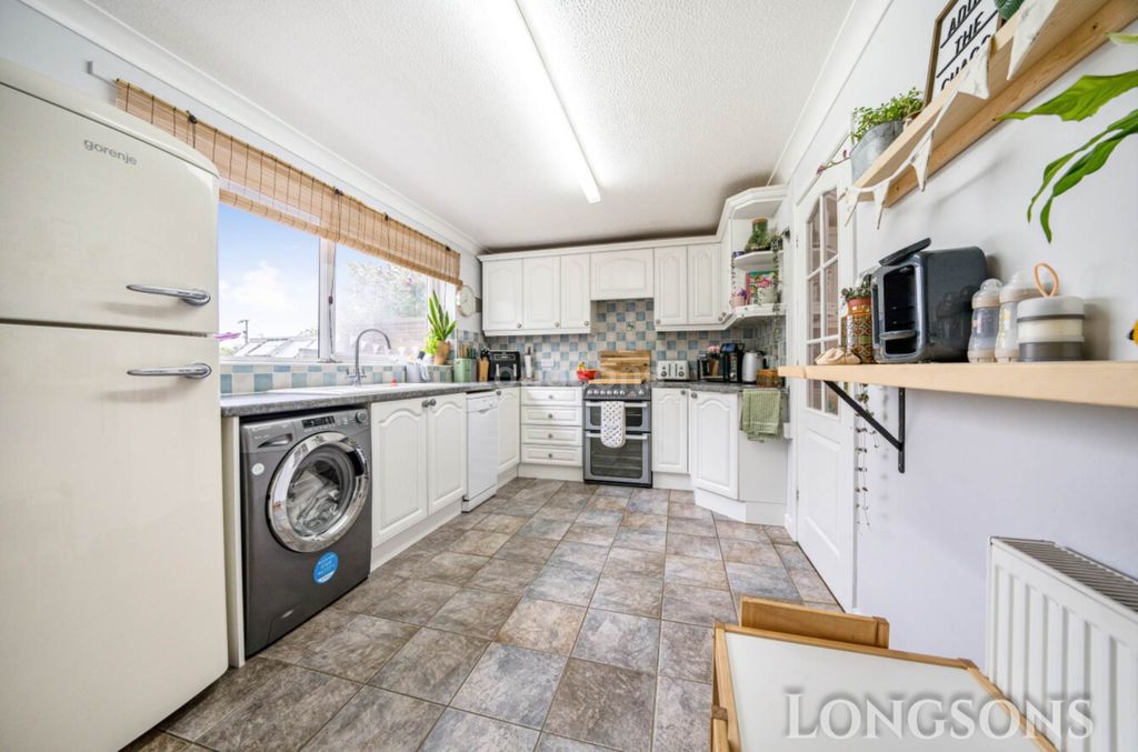 Property photo 2 of 22