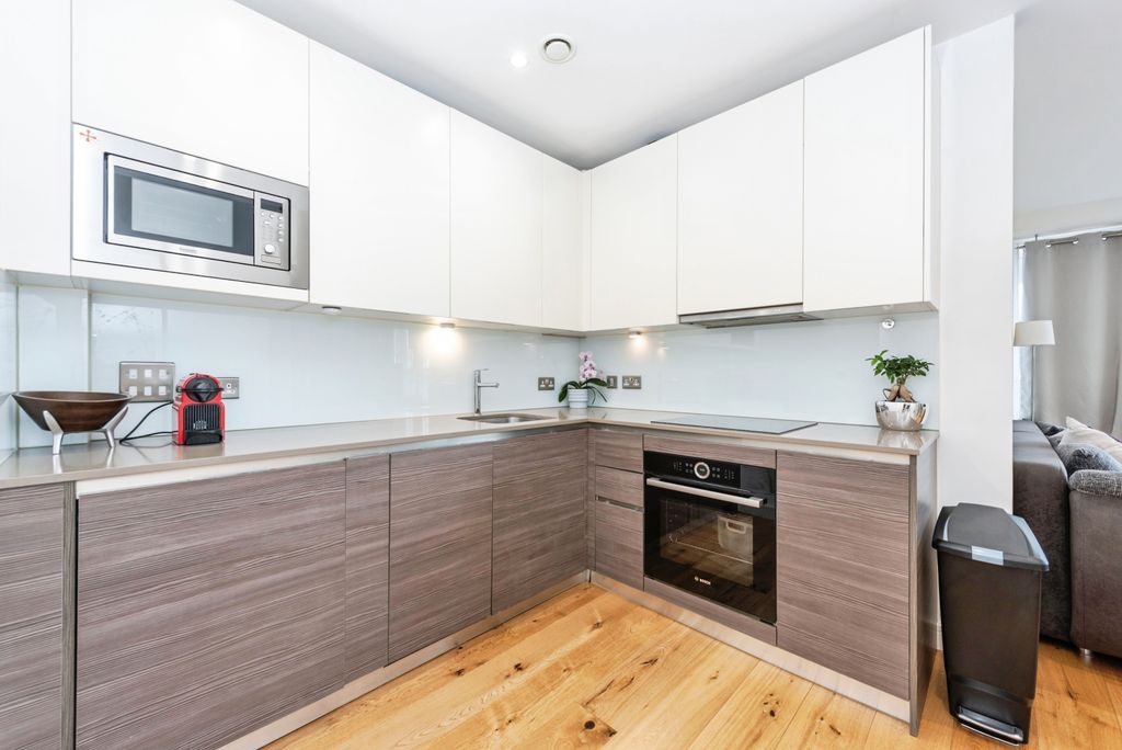 Property photo 3 of 18 Central2Of33