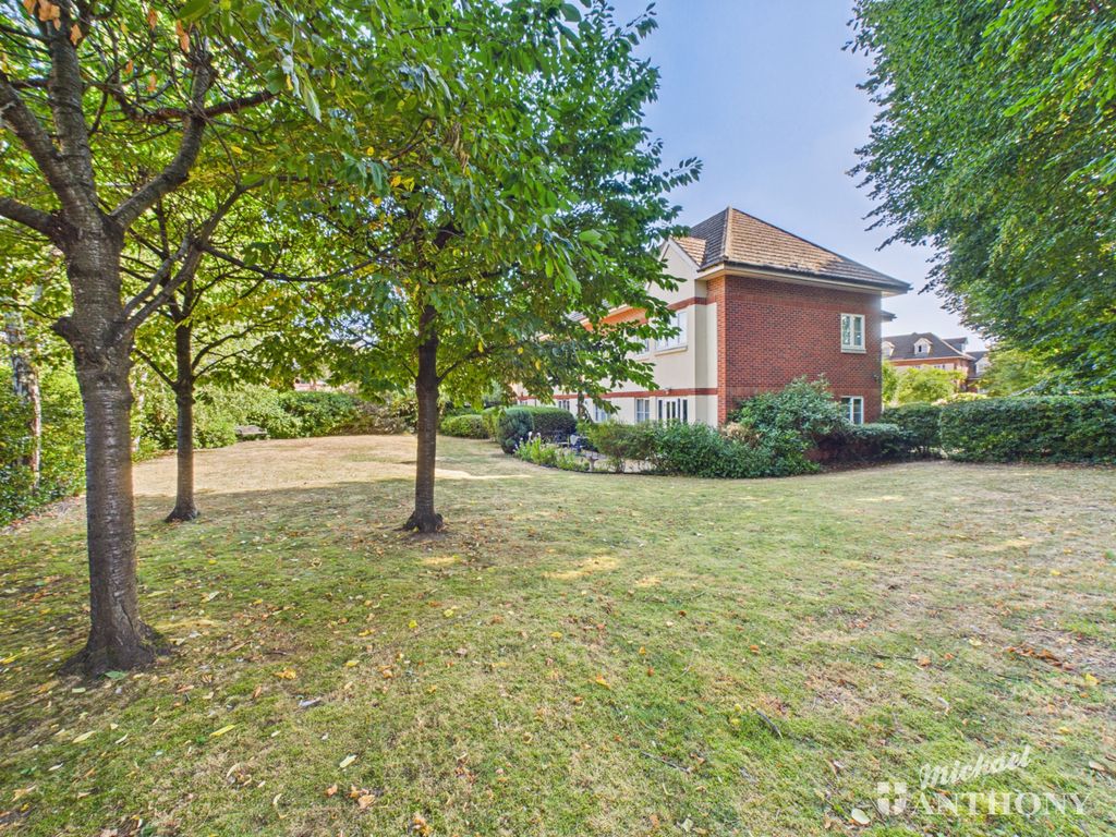 Property photo 3 of 10 Cam03218G0-Pr1132-Still012